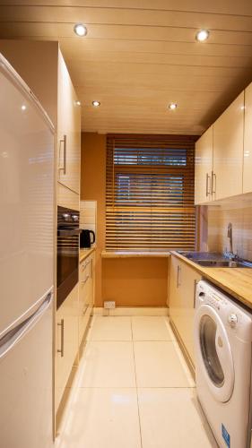 Urban Luxe Stays - Purbrook Bridge photo 13