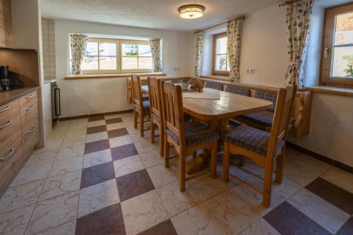 a kitchen with a dining room table and chairs at Steffa Hamat in Ischgl