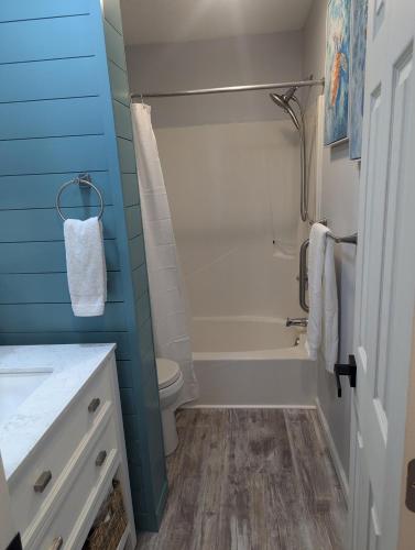 Double Take! Renovated Vacation Home photo 44