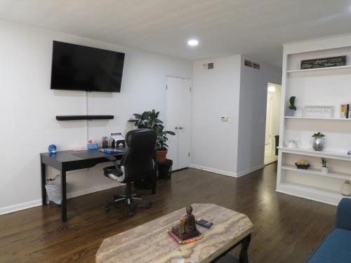 a living room with a desk and a table at Coloful - Cozy - 1-BR & Sofa-bed in Waukegan