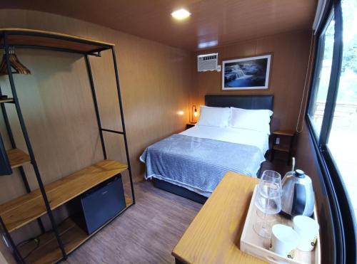 Katil atau katil-katil dalam bilik di Vibe Container CAPARAÓ AMARELO