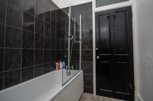 Stylish 91sqm Victoria 2 bedroom Apartment photo 9
