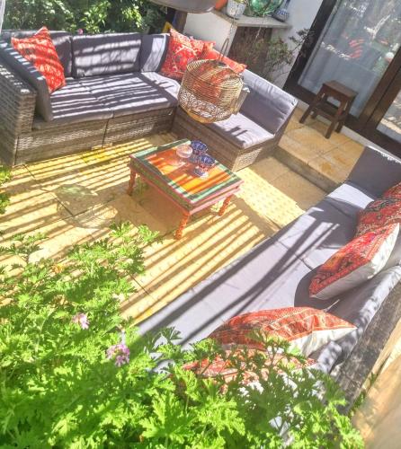 Χώρος καθιστικού στο Beach House Babylon guest house with kitchenette and garden