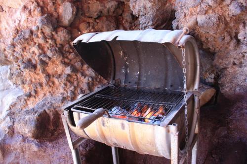 Εγκαταστάσεις μπάρμπεκιου για όλους τους επισκέπτες του οργανωμένου κάμπινγκ