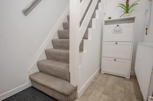 Stylish 91sqm Victoria 2 bedroom Apartment photo 37