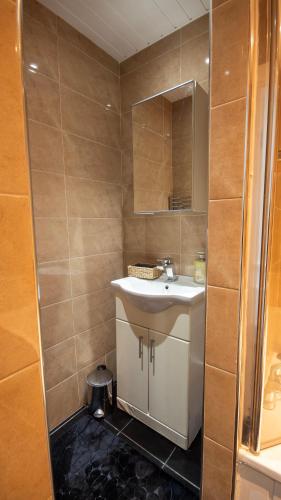 Urban Luxe Stays - Purbrook Bridge photo 8