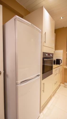 Urban Luxe Stays - Purbrook Bridge photo 15