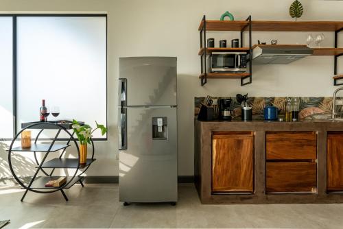 Η κουζίνα ή μικρή κουζίνα στο ÉWA Homes Monteverde