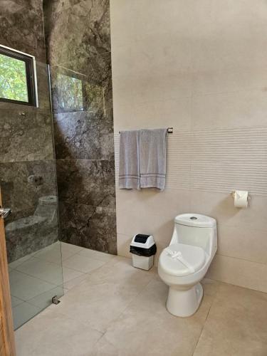 Villa PRAGA Beach Houseにあるバスルーム