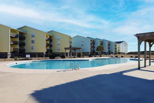 Bazén v ubytování Carolina Waves - Oceanfront Relaxation and Poolside Fun in Surf City! nebo v jeho okolí