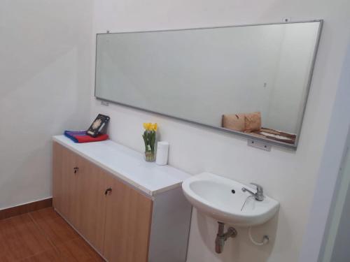 a bathroom with a sink and a mirror at Homestay Syariah Bantul in Bantul