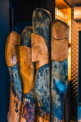 a statue of two men in cowboy boots at ZEN & ART - Alojamento de Charme in Santa Maria da Feira