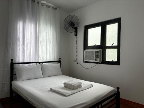 Ένα ή περισσότερα κρεβάτια σε δωμάτιο στο Sofias Private Farm House