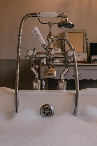a bath tub with a water faucet at La Maison du Village in Saint-Rémy-de-Provence