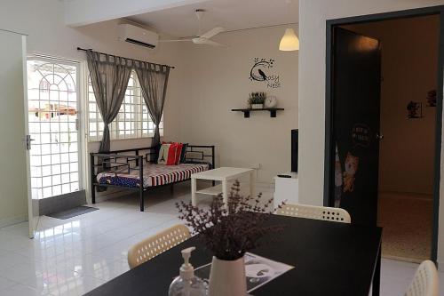 Ένα ή περισσότερα κρεβάτια σε δωμάτιο στο 马六甲老地方3房住宿