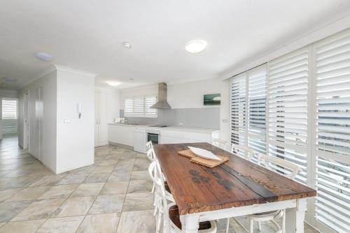 Dapur atau dapur kecil di Bayview Apartments Rainbow Bay