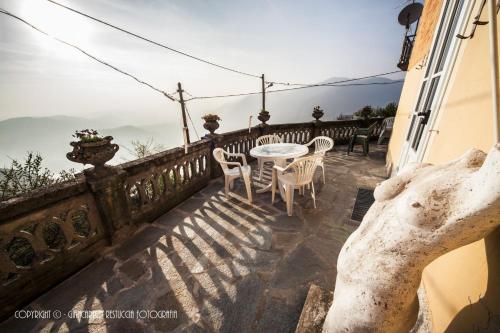 a balcony of a house with a table and chairs at B&B Il Balcone sul Lago in Brunate