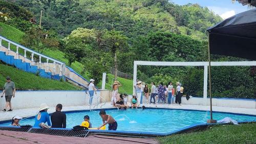 Kolam renang di atau dekat dengan Finca Casa Real la Vega