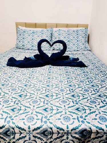 a bed with a ribbon in the shape of a heart at Casa da Debora in Lençóis