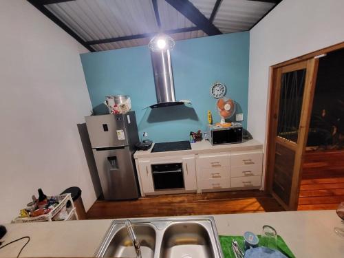 a kitchen with a stove and a refrigerator at Casa MatteLeon in Talamanca