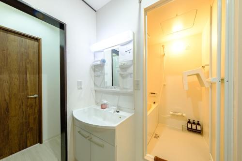 Cozy 2-Floor Retreat near Ikebukuro - Easy Access to Central Tokyo - アキサポステイ本蓮沼