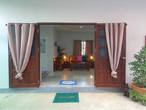 Ruang duduk di Granny's home บ้านคุณย่า