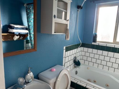 Φωτογραφία από το άλμπουμ του Affordable 2-bedroom basement in Clearfield σε Clearfield