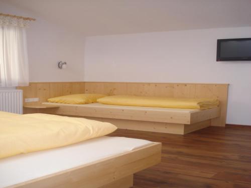 Tempat tidur dalam kamar di Ferienhaus Marian