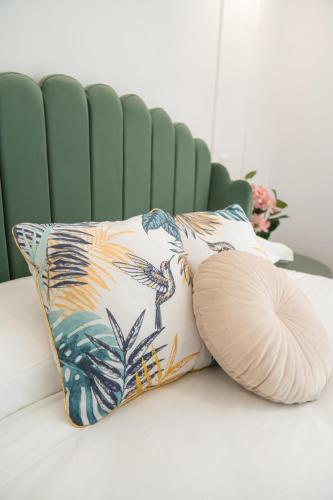 a couple of pillows sitting on a couch at I pensieri di Carolina - Palazzo Carolina in Pescara