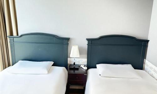 Postel nebo postele na pokoji v ubytování Centum City Hotel