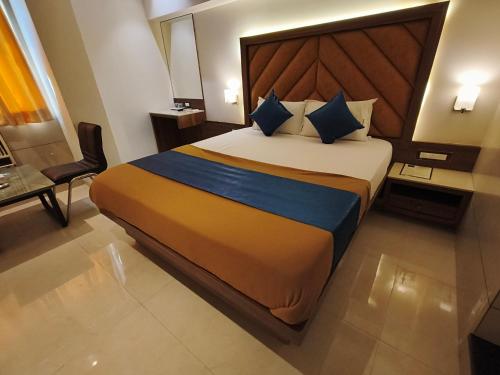 a bedroom with a large bed in a room at Nakshtra Residency Kalyan in Kalyan