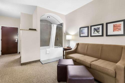 Comfort Suitesにあるシーティングエリア