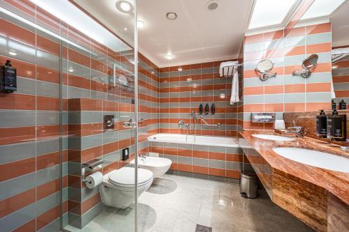 Un baño de Mercure Palanga Vanagupe Resort & SPA