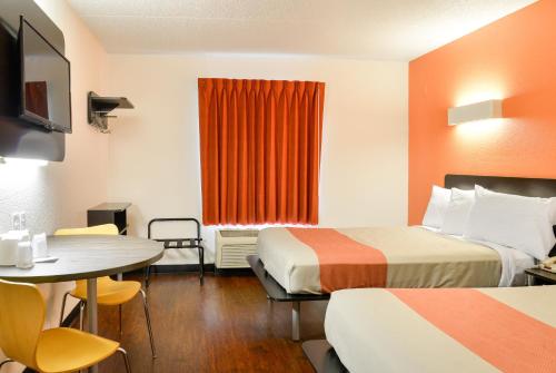 Cama o camas de una habitación en Motel 6-Toledo, OH