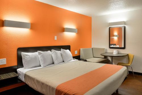 Cama o camas de una habitación en Motel 6-Toledo, OH