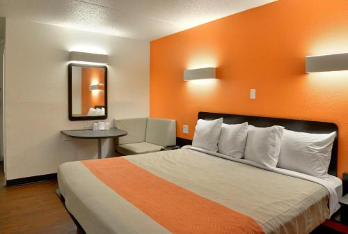 Cama o camas de una habitación en Motel 6-Toledo, OH
