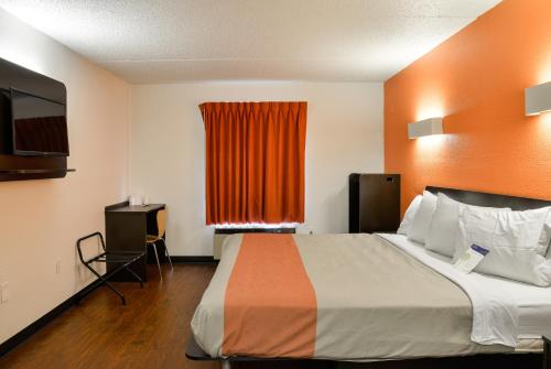 Cama o camas de una habitación en Motel 6-Toledo, OH