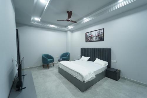 Postel nebo postele na pokoji v ubytování Crazzy Days Hotel I Sonipat