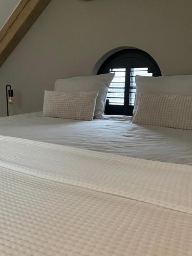 Ένα ή περισσότερα κρεβάτια σε δωμάτιο στο B&B De Slaapsoof