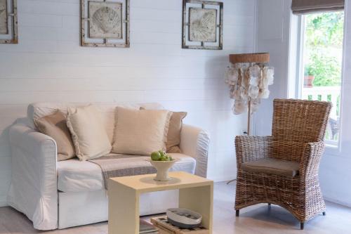 a living room with a couch and a table at קאסה בלנקה- Casa Blanca רמות in Moshav Ramot