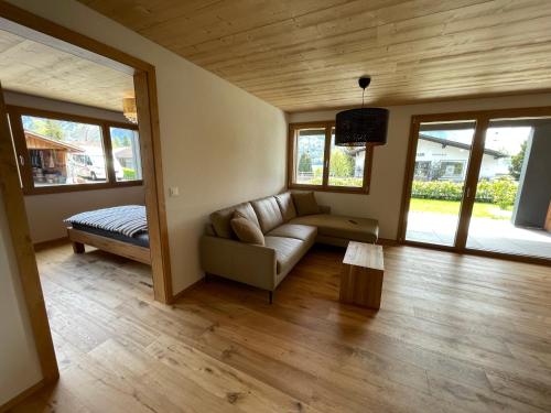a living room with a couch and a table at Bergblick Apartments - Weisshorn in Brienz