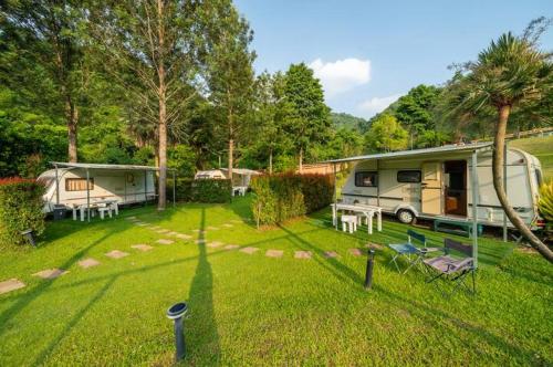 an image of a yard with a campsite at The Height Khaoyai Resort in Ban Huai Sok Noi