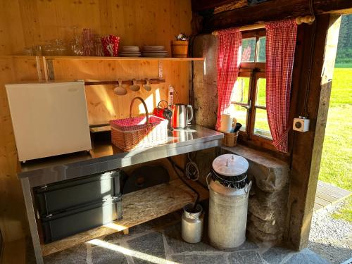 Schlafen im Fass - Schlaffass - Abenteuer - Romantik - Haslifassにあるキッチンまたは簡易キッチン