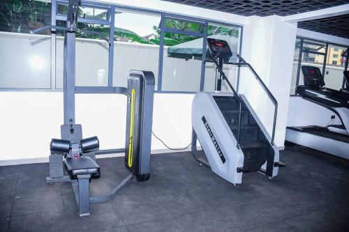Fitness centrum a/nebo fitness zařízení v ubytování Cosy Modern studio in Ruaka