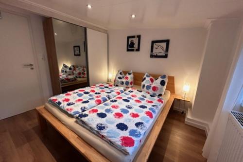 a bedroom with a bed with a floral comforter at NEU! Ferienwohnung Nestblick in Weilburg