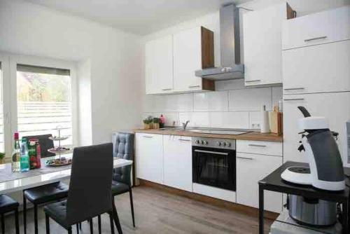 Η κουζίνα ή μικρή κουζίνα στο Wunderschöne und moderne Ferienwohnung mit Garten