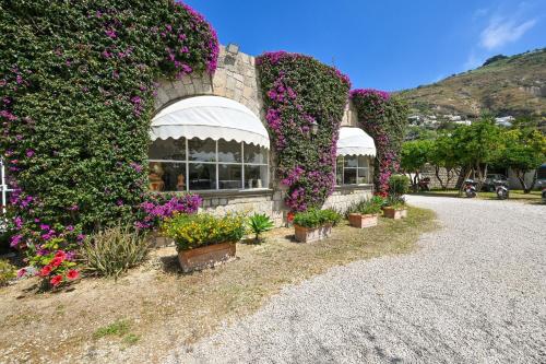 a building with flowers on the side of it at Tenuta Villa Tara in Sant'Angelo D'Ischia