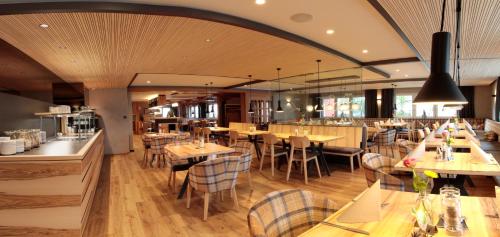 a restaurant with tables and chairs in a room at Landgasthof Linde - In ruhiger, ländlicher Umgebung in Deggenhausertal