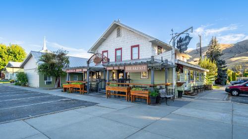a building with tables and chairs on a street at Riverwalk Inn in Chelan