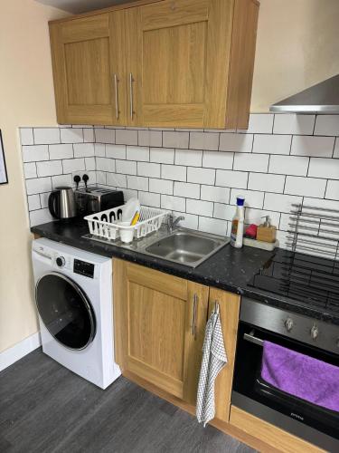 Kuchyň nebo kuchyňský kout v ubytování City Centre Apartment